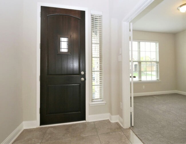 Building Photo - 8218 Oxbow Manor