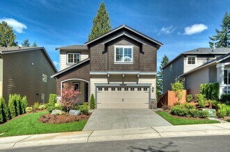 Building Photo - 4 Bed and 2.5 Bath Stunning Single-family ...