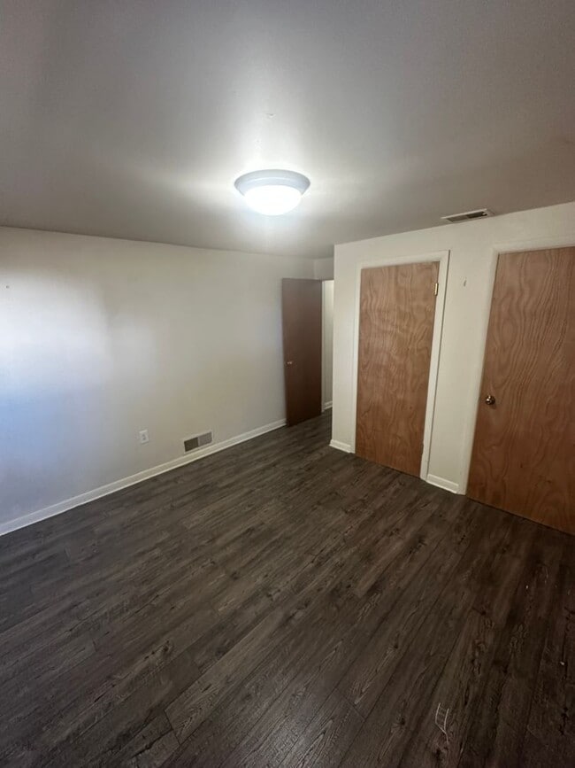 Building Photo - Two Bedroom Apartment Steps from Camus