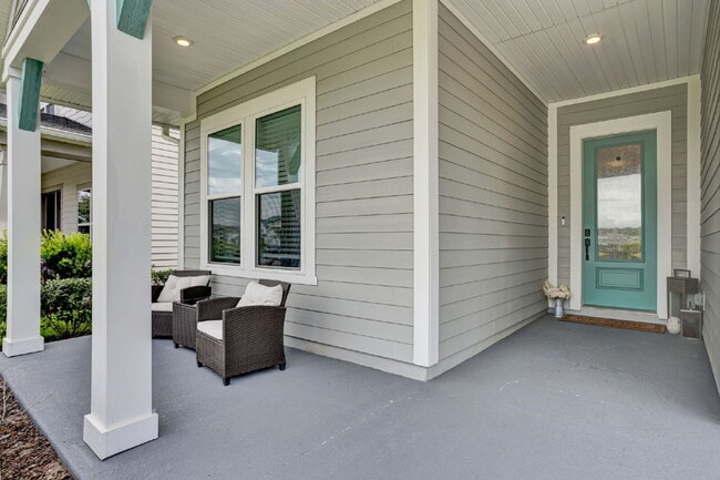 Building Photo - Like New Luxury Home For Rent In St. John County.