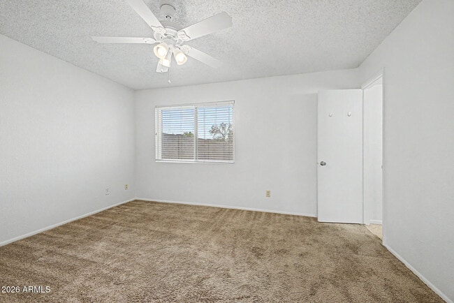 Building Photo - 932 W Libra Dr