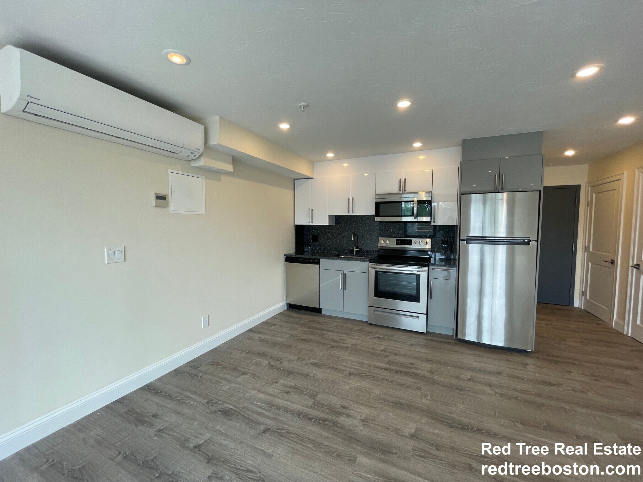 Building Photo - 1028 Commonwealth Ave