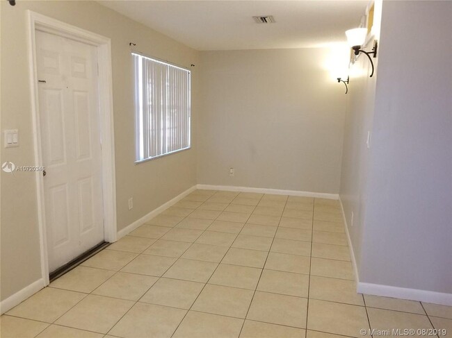 Building Photo - 5972
