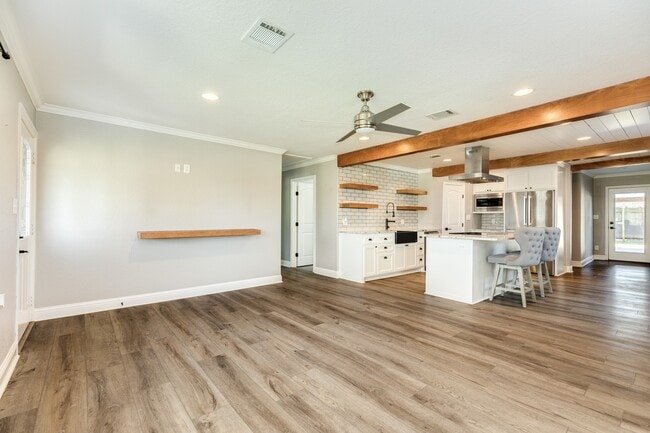 Building Photo - 1614 Avenue F