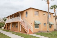 Building Photo - Beautiiful Palm Gardens 2 bedroom, 1 bath ...
