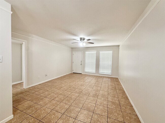 Building Photo - 500 Willow Dr