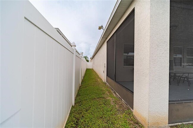 Building Photo - 2592 Isabela Terrace