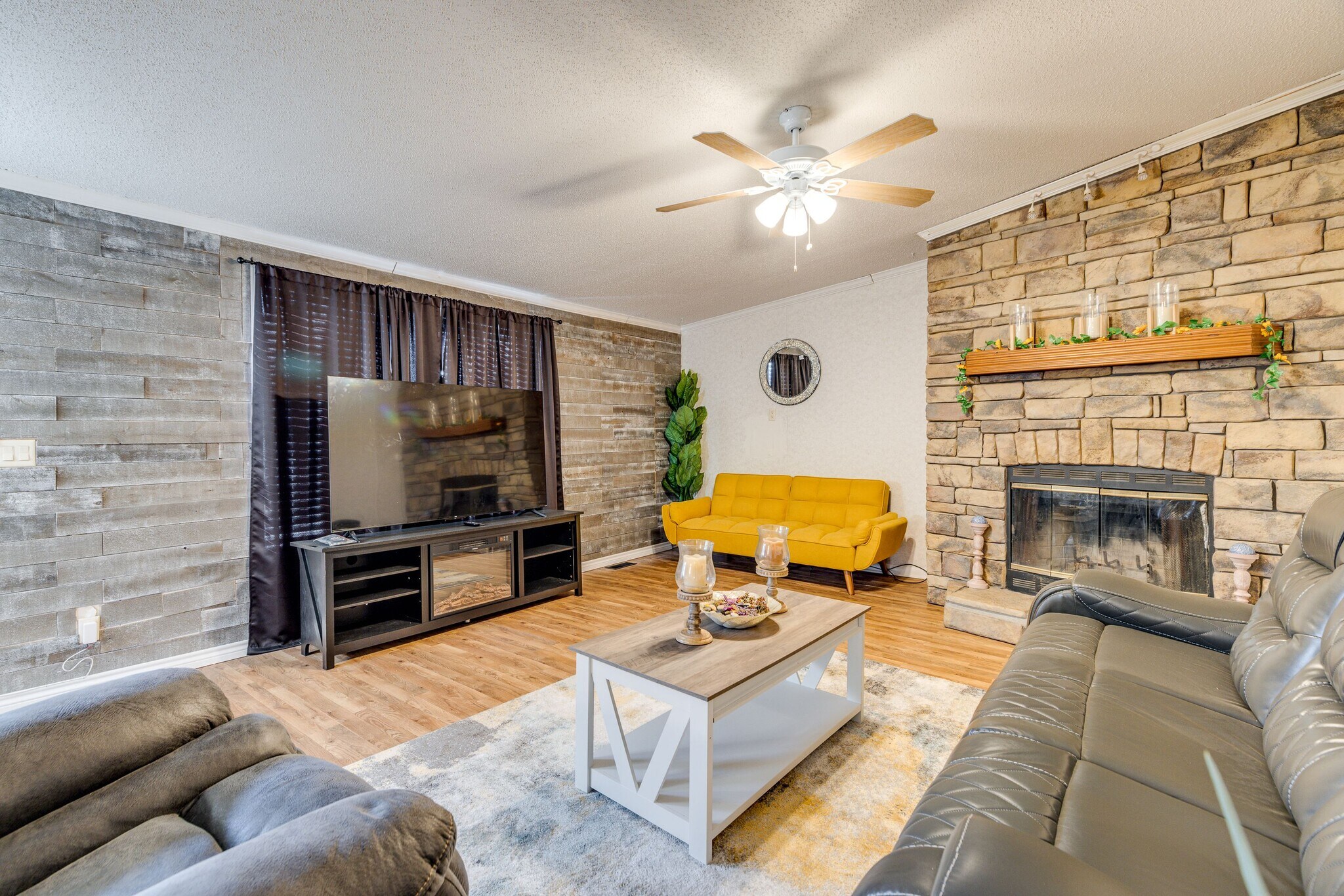 Building Photo - 9427 Syble Dr