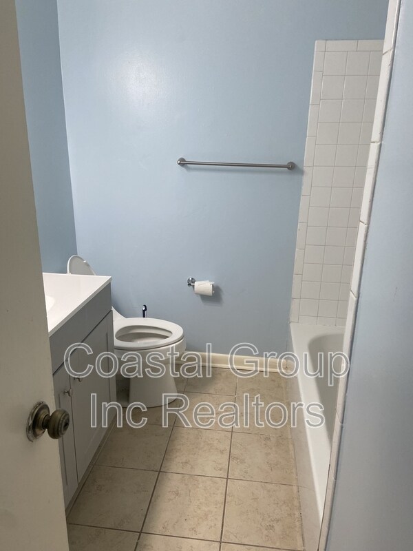 Building Photo - 1632 Janke Rd