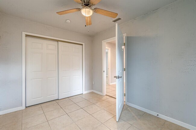 Building Photo - 8 Spalding Cir
