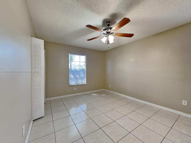 Building Photo - 2431 SW 87th Terrace