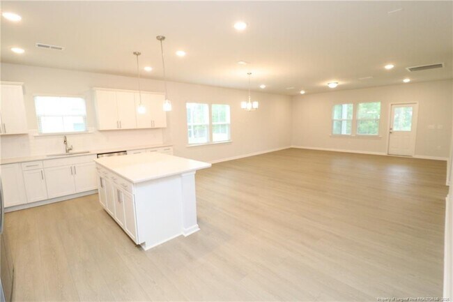 Building Photo - 756 Ben Ledi Ct