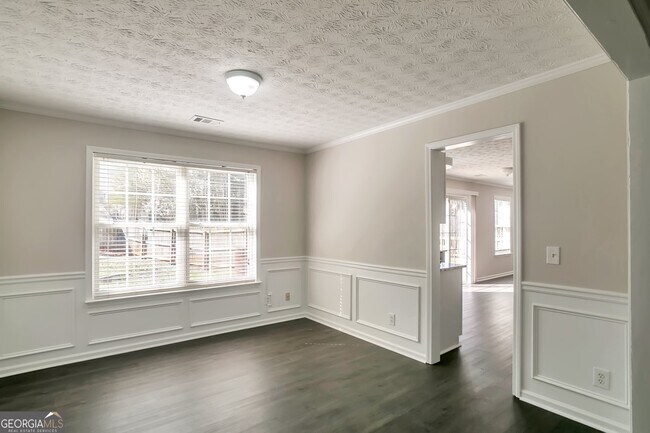 Building Photo - 1001 River Plantation Dr