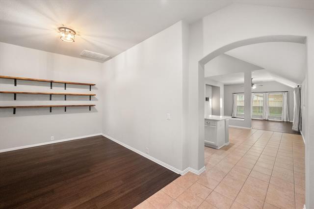 Building Photo - 4802 Oakview Dr
