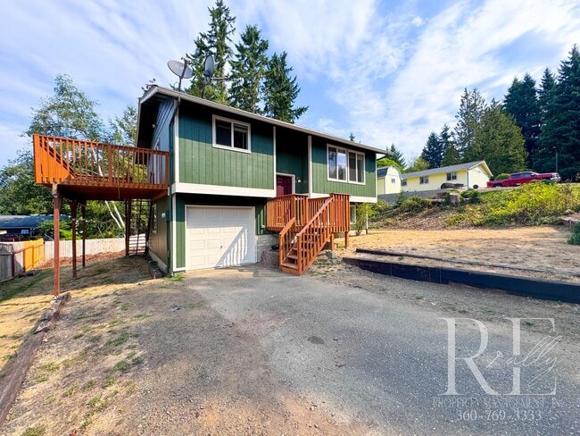 Building Photo - Spacious 4-Bedroom Home with Garage on Qui...