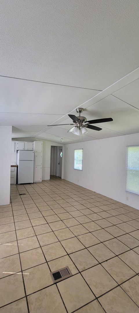 Building Photo - Ready to Move in