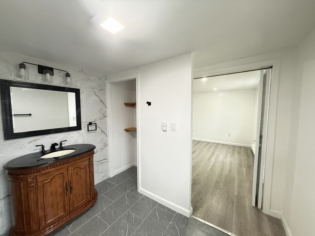 Building Photo - 735 Main St