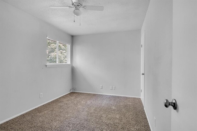 Building Photo - 2414 B Patrick Henry St