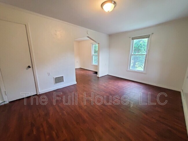Building Photo - 2639 Homestead Duquesne Rd