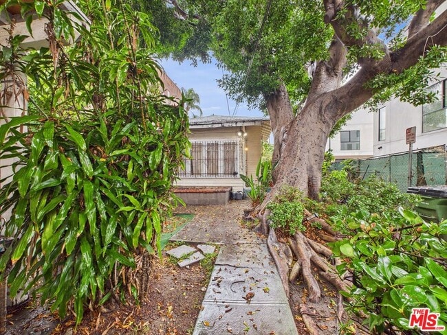 Building Photo - 1964 N Gower St