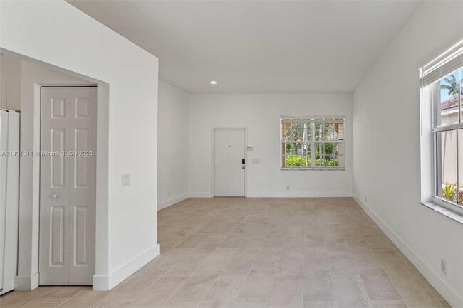 Building Photo - 1736 Aspen Ln