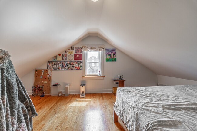 Building Photo - 1643 S Throop St