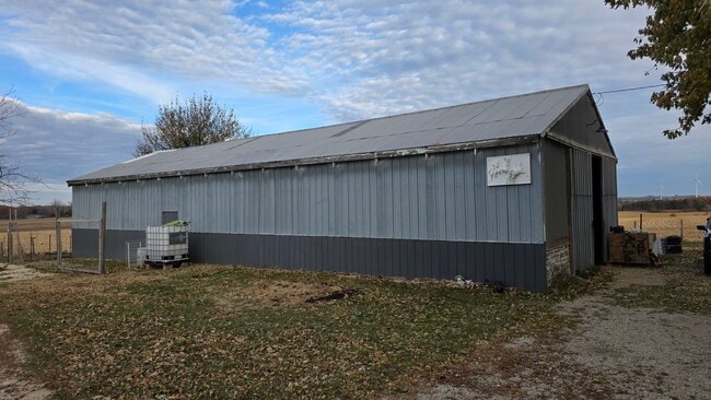 Building Photo - 3494 Howlett Rd