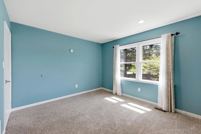 Building Photo - 3B/2.5B Single Family Home In West Chester With Private Back Yard!