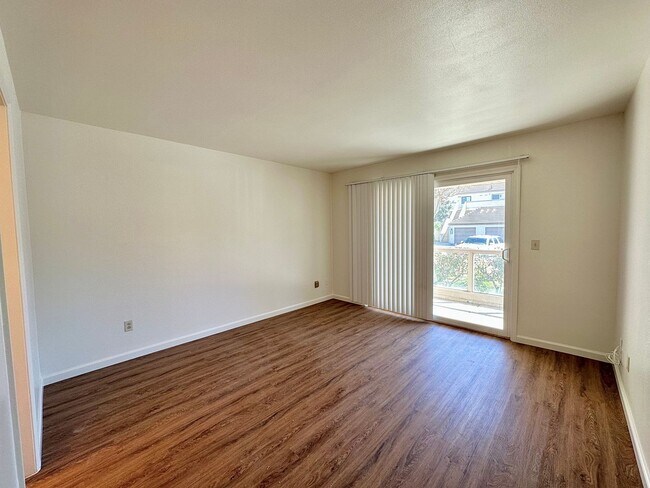 Building Photo - 2 Bedroom + 2 Bathroom Condo |  Surfside IV Gated Community | Unfurnished