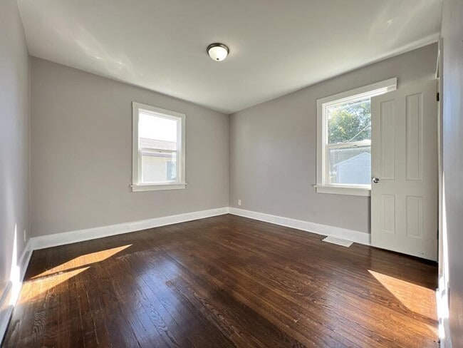 Building Photo - 125 38th St NE