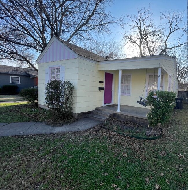 Building Photo - 3232 Cockrell Ave