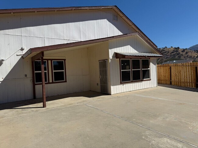Building Photo - Charming Barndominium Rental with Scenic Foothill Views – Springville, CA