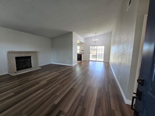 Building Photo - 2835 La Vida Dr