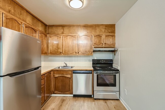 Building Photo - 620 Mathews St