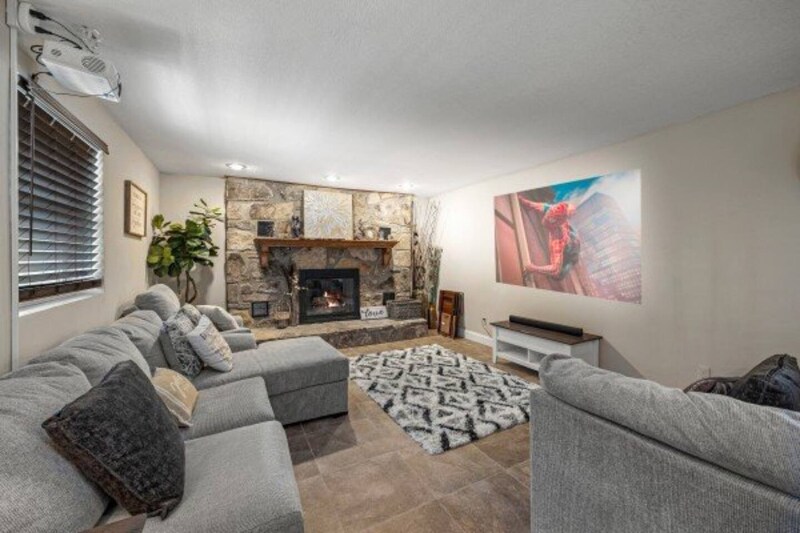 Building Photo - 539 Panorama Dr