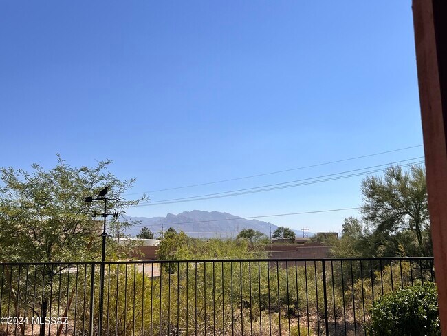 Building Photo - 7600 N Sonoma Way