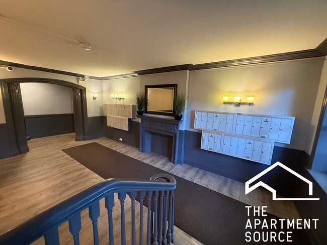 Building Photo - 837 W Wolfram St