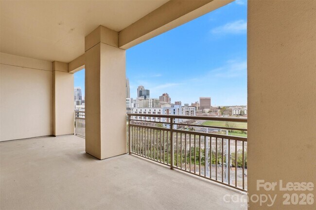 Building Photo - 701 Royal Ct