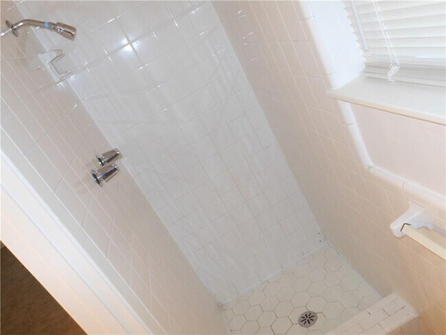 Building Photo - 2308 Barton Skyway