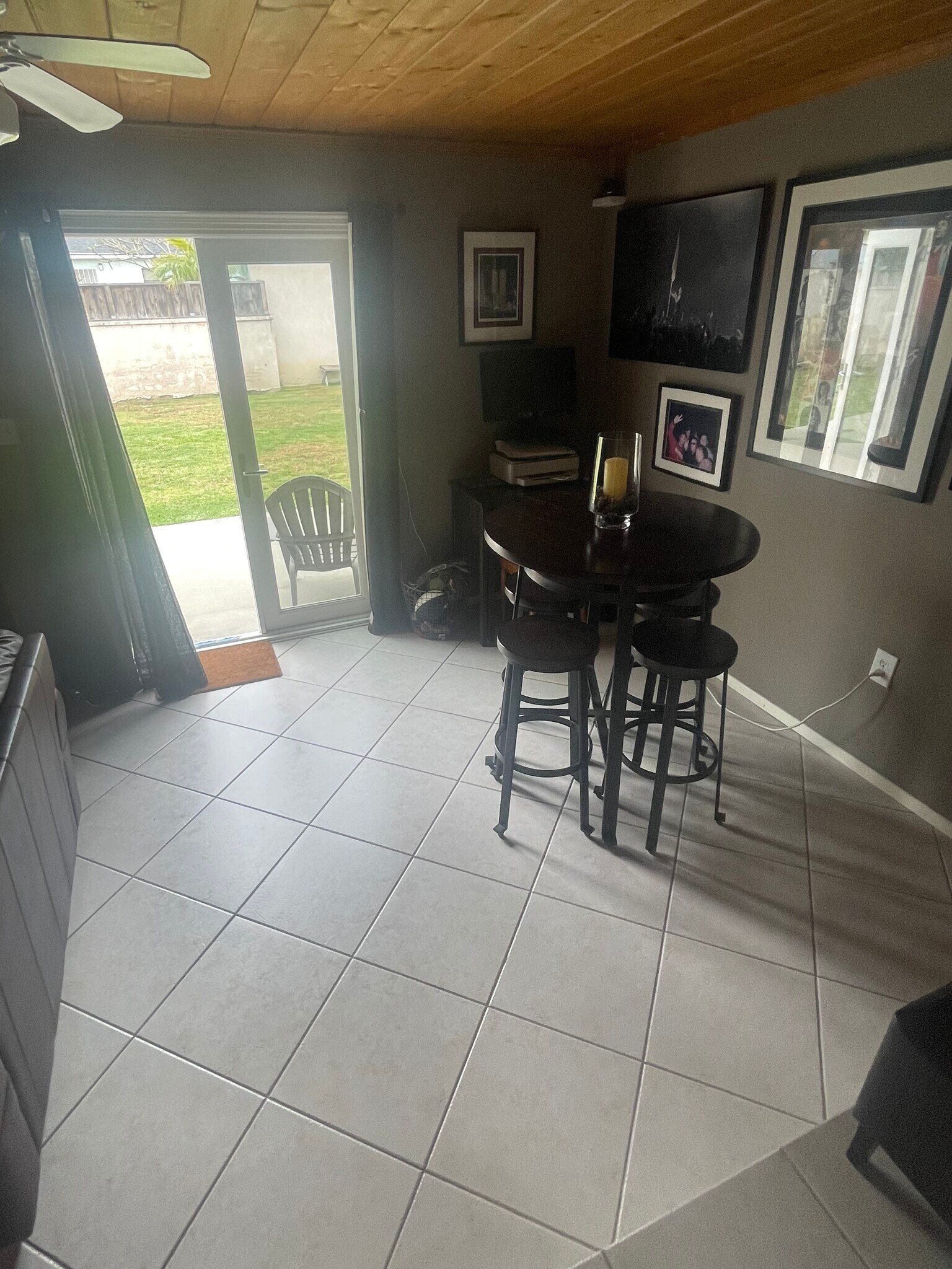 Building Photo - 5325 Dunrobin Ave