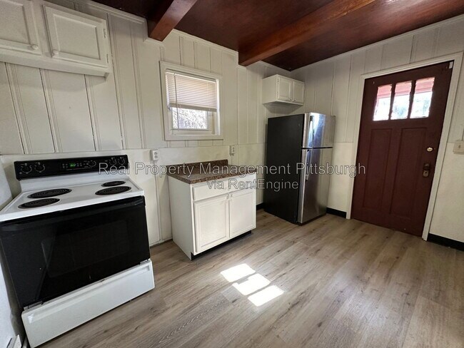 Building Photo - 208 Rolfe St