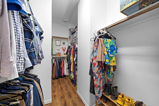 Building Photo - 909 W 21st St