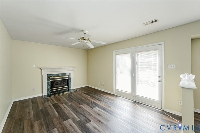 Building Photo - 811 Kiefer Field Ct