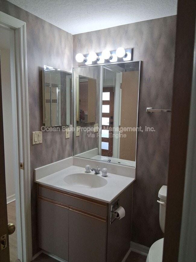 Building Photo - 1903 S MacDill Ave