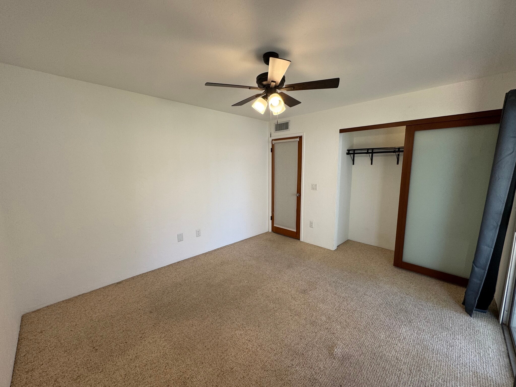 Building Photo - 2131 E Alameda Dr