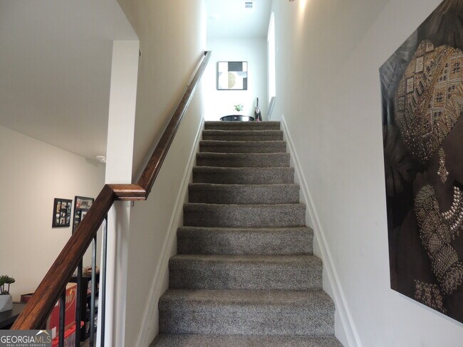 Building Photo - 325 McGiboney Ln