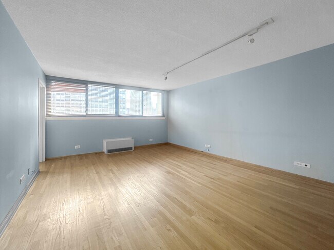Building Photo - 30 E Division St