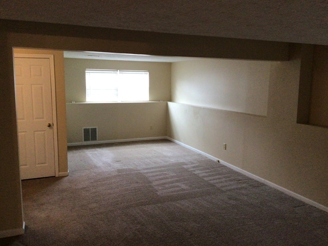 Building Photo - 2930 Holly Hill Dr