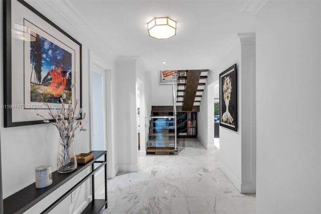 Building Photo - 1030 Manati Ave