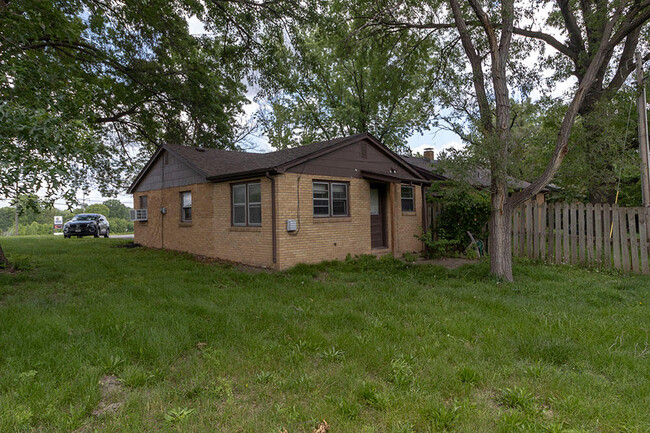 Building Photo - 2800 Mexico Gravel Rd